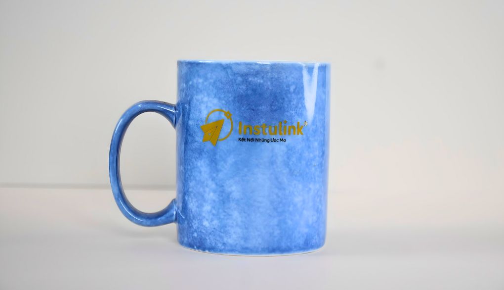 Quà Tặng In Logo Lên Ly Sứ Instulink