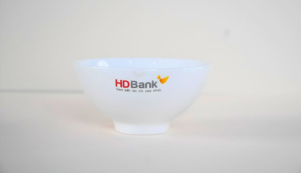Quà tặng in logo HDBank lên bộ chén dĩa cao cấp