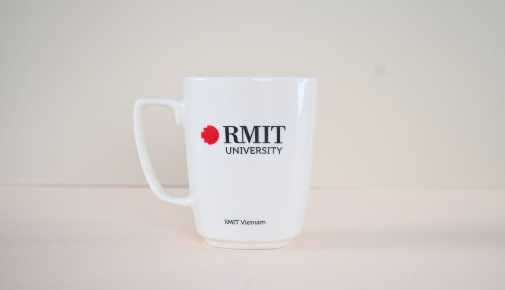 Quà Tặng In Logo RMIT University Lên Ly Sứ