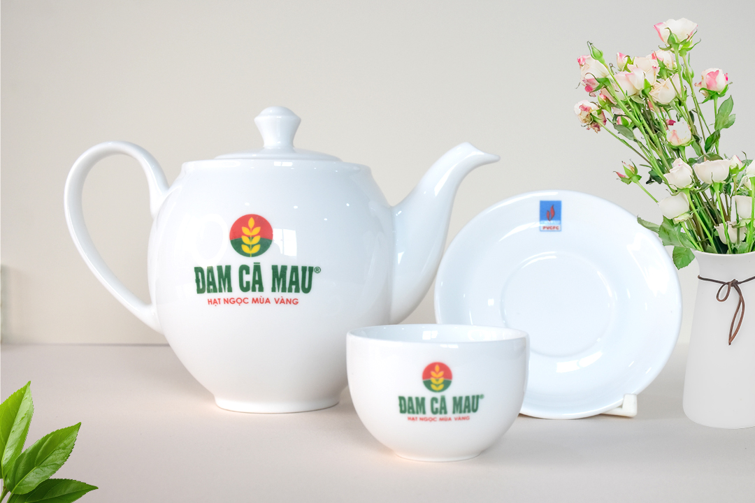 Quà Tặng In Logo Đạm Cà Mau Lên Bình, Chén, Đĩa