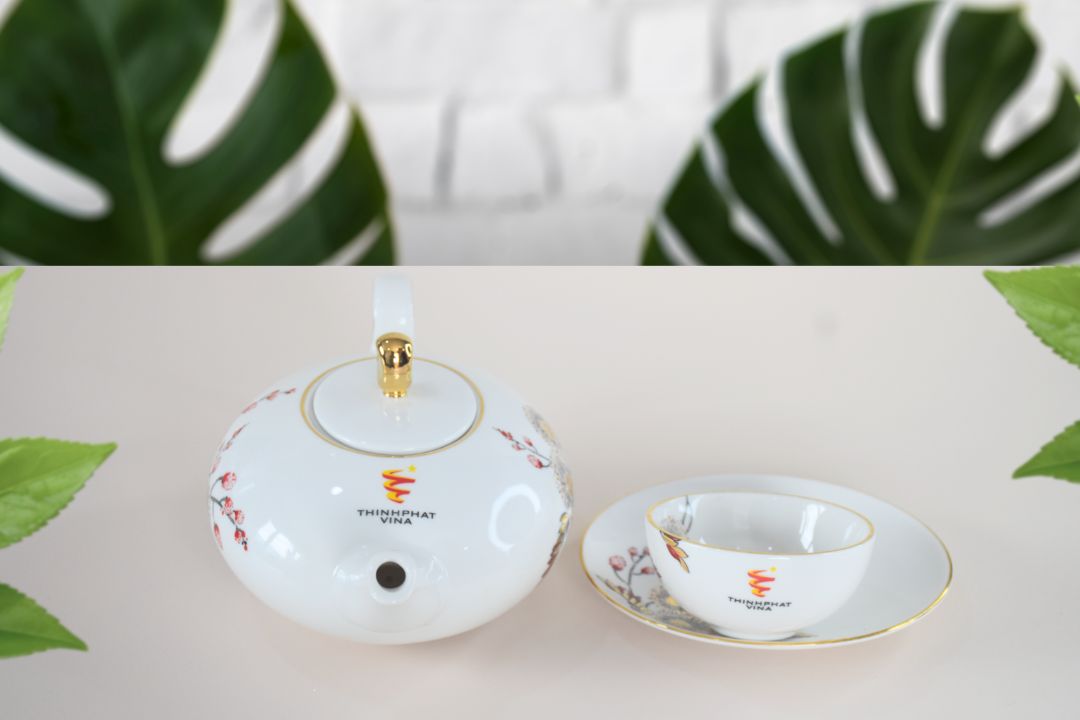 Quà Tặng In Logo Thịnh Phát Vina Lên Bộ Ấm Trà