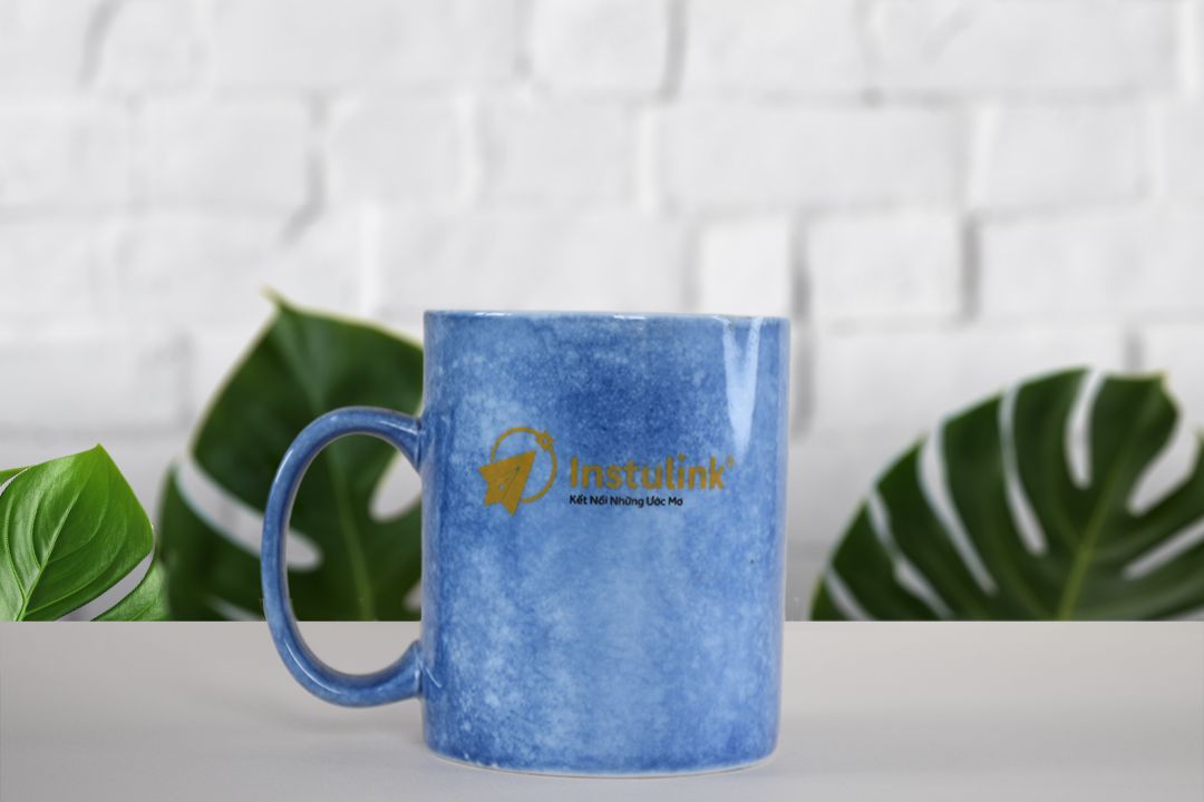 Quà Tặng In Logo Lên Ly Sứ Instulink