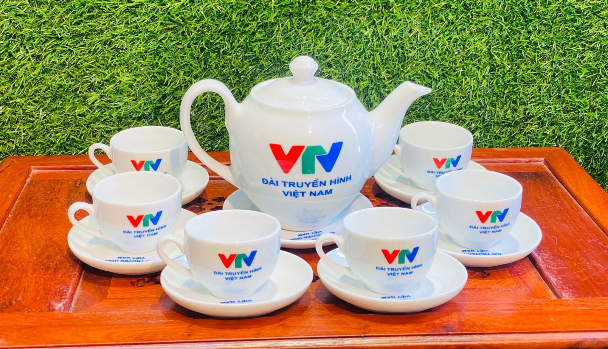 Bộ ấm trà in logo thương hiệu là quà tặng khuyến mãi thiết thực được yêu thích nhất Chương trình khuyến mãi