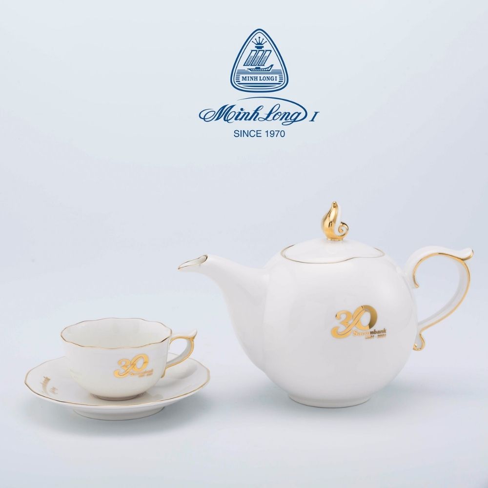 Ngân hàng X (Top 5 NHTM) — 200 bộ trà Minh Long khắc logo vàng tri ân đối tác chiến lược